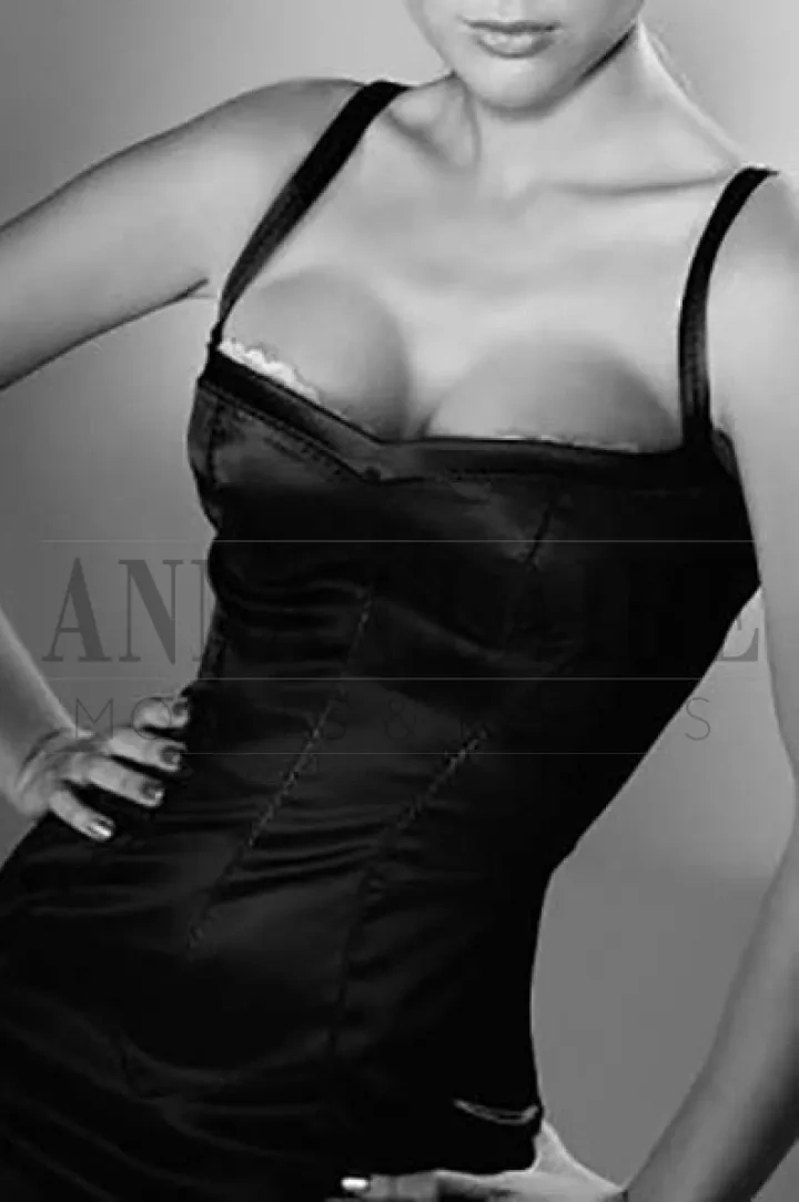 Monaco VIP escorts model Bella, high-end social and dinner date companion Monaco VIP escorts model Bella, high-end social and dinner date companion