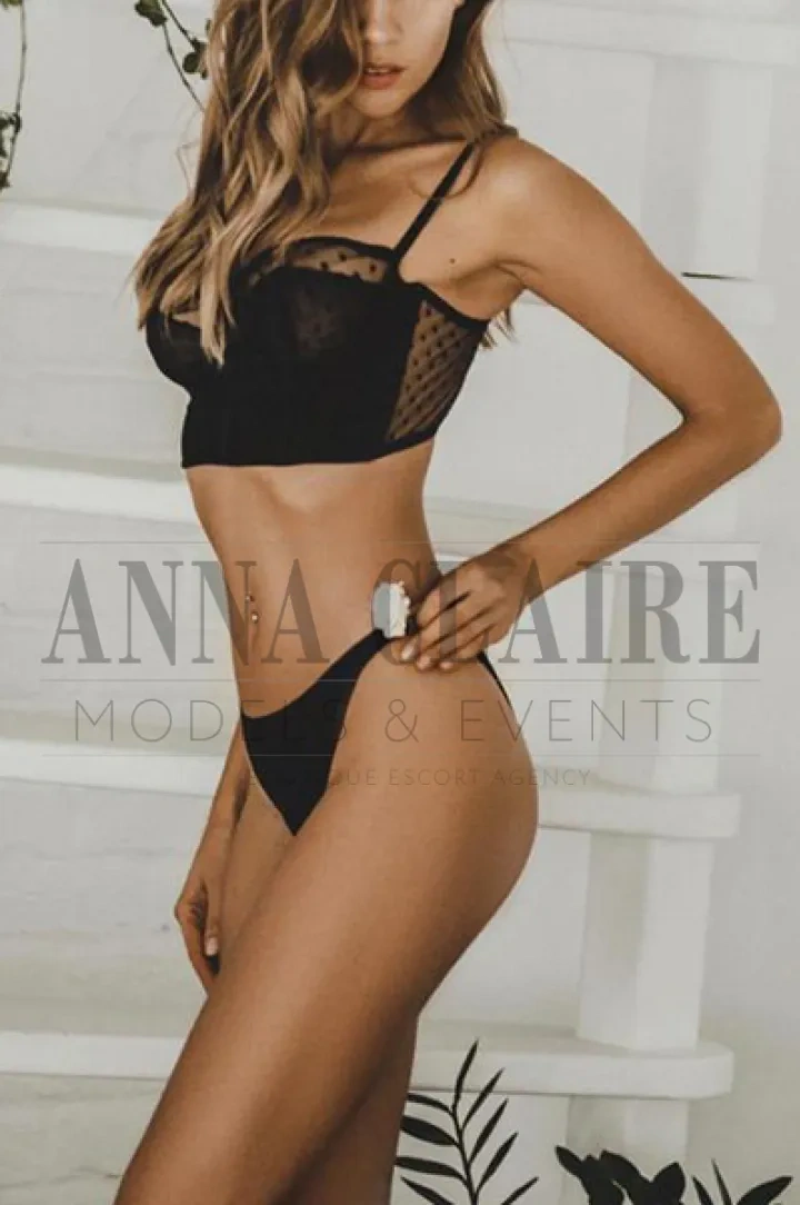 Elite Cape Town escorts model Charlotte, luxury dinner companion Elite Cape Town escorts model Charlotte, luxury dinner companion
