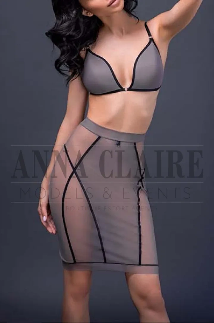 Cannes elite escorts lady Dominique, luxury catwalk model companion in Cote d'Azur Cannes elite escorts lady Dominique, luxury catwalk model companion in Cote d'Azur