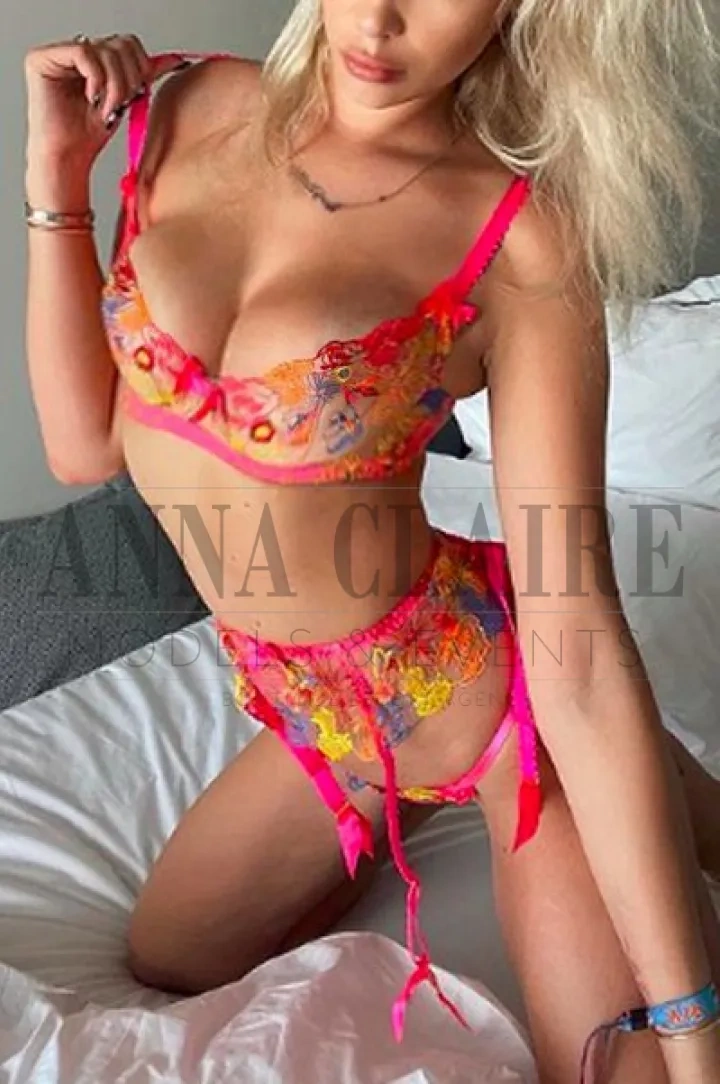 Luxury Munich escorts lady Gemma, high-class blonde German escort model Luxury Munich escorts lady Gemma, high-class blonde German escort model