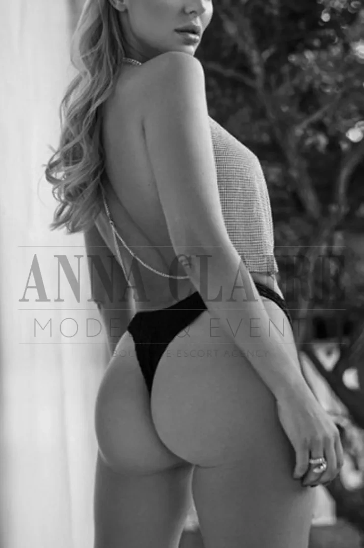 Luxury escort DC Lindsey, high class blonde model companion Luxury escort DC Lindsey, high class blonde model companion