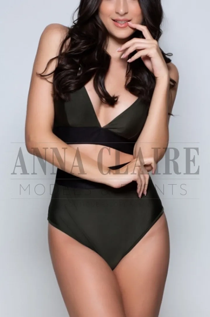 VIP Barcelona escorts model Gabriela, elite brunette GFE companion VIP Barcelona escorts model Gabriela, elite brunette GFE companion