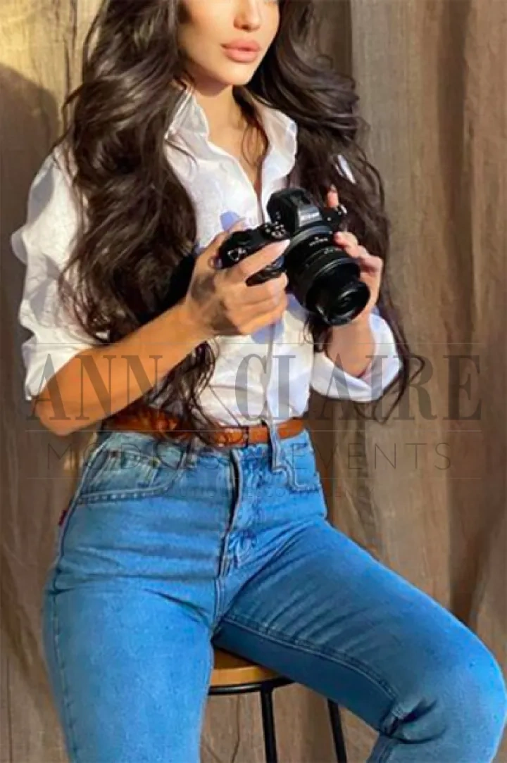 VIP brunette escort Victoria, NY elite model companion