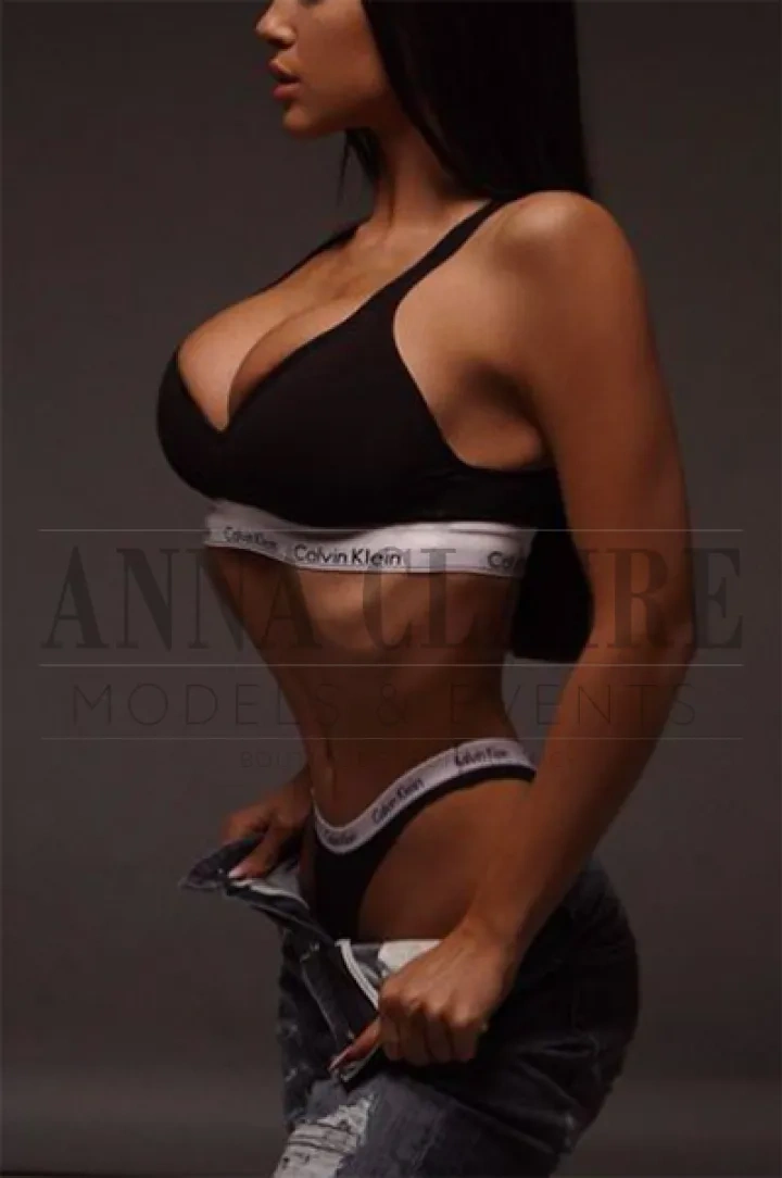 VIP brunette escort Victoria, NY elite model companion