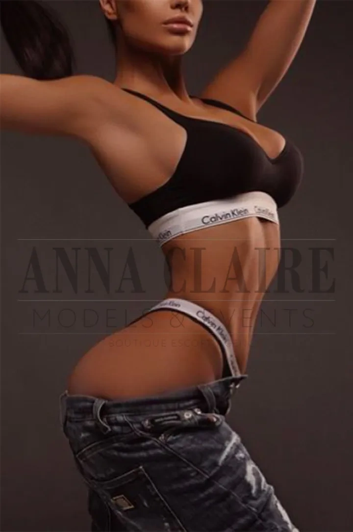 VIP brunette escort Victoria, NY elite model companion
