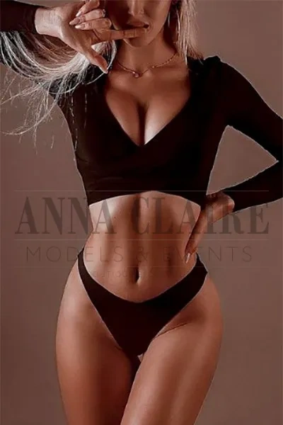 London luxury escorts lady Bella, high end model companion