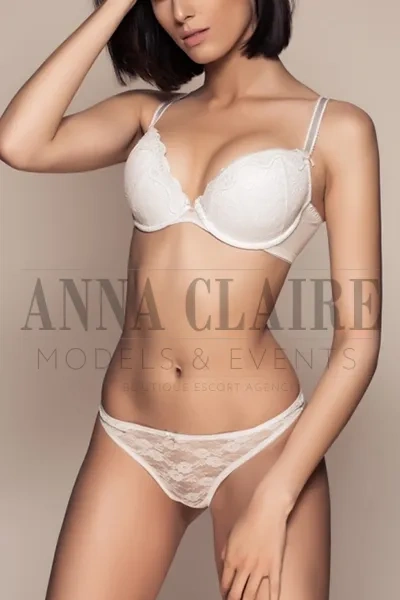 Dubai VIP escorts girl Eveline, luxury girlfriend experience companion in Dubai