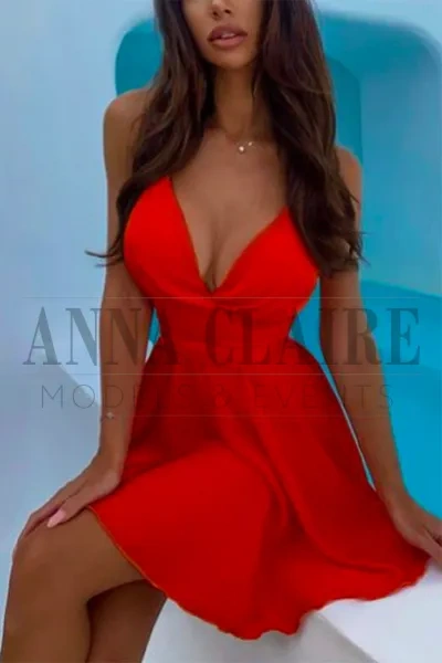 Luxury escort Milan Luna, high end Italian model companion
