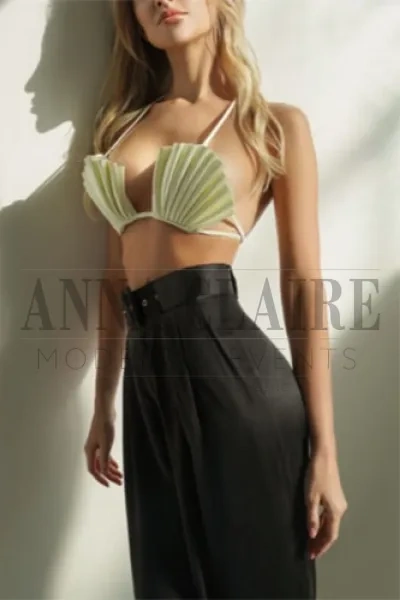 Miami elite companion Mia
