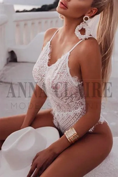 Luxury LA escorts model Victoria, high-class GFE date