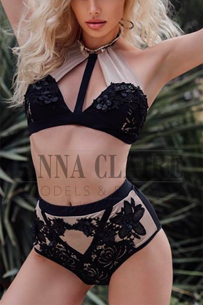 Elite Toronto escorts model Annalisa, luxury blonde GFE companion