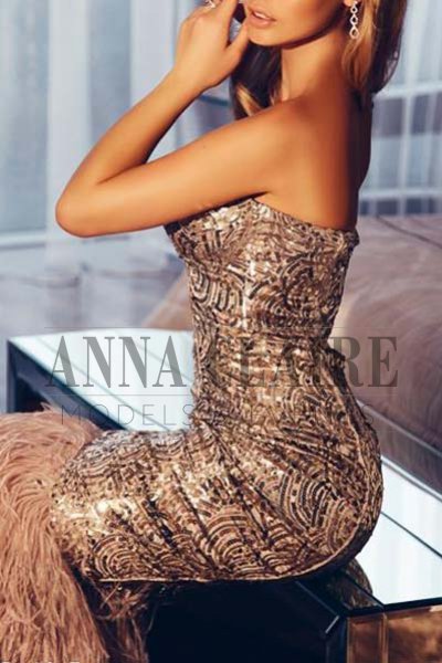 Cannes VIP escort model Bella, high end social and dinner date companion in Cote d'Azur