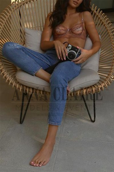 VIP escort Tel Aviv Candice, high-class brunette model companion