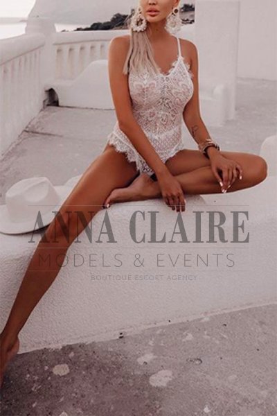 Luxury LA escorts model Victoria, high-class GFE date