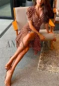 VIP escorts Milan model Mia, luxury brunette GFE companion