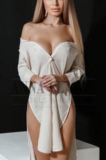Elite Tel Aviv escorts model Bella, high-class GFE date