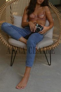 VIP escort Tel Aviv Candice, high-class brunette model companion